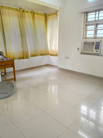 Room in 3 BHK Apartment at Matunga West – for Rent