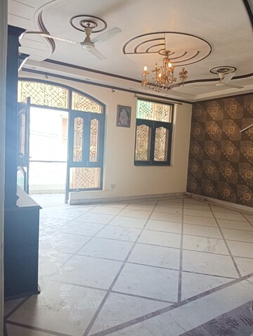Room in 4 BHK Builder Floor at Krishna Nagar – for Sale