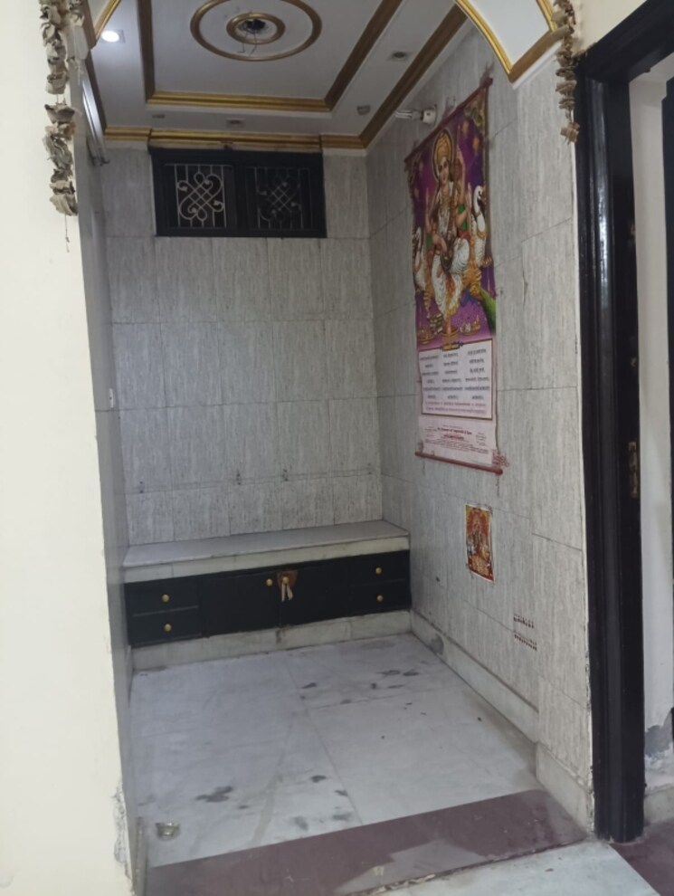 Bathroom, krishna nagar 4 Bedroom 261 Sq.Yd. Builder Floor In Krishna Nagar Delhi 8980833
