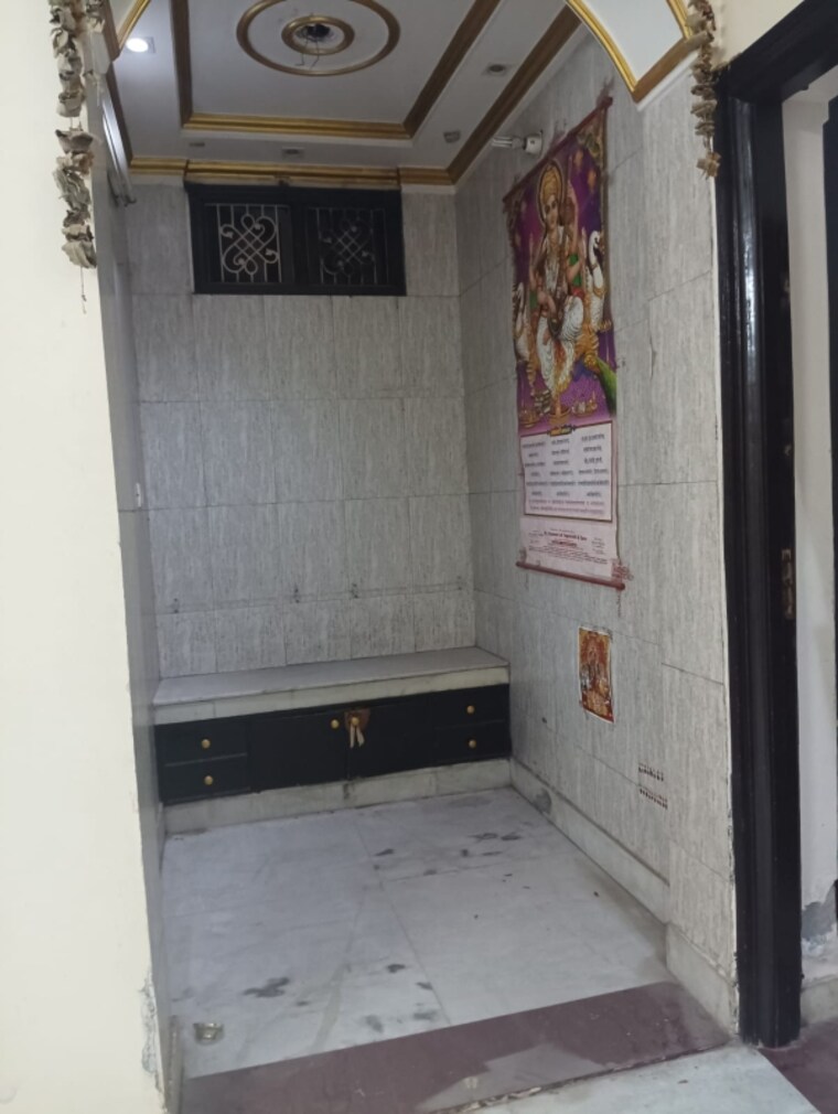 Bathroom, krishna nagar 4 Bedroom 261 Sq.Yd. Builder Floor In Krishna Nagar Delhi 8980833