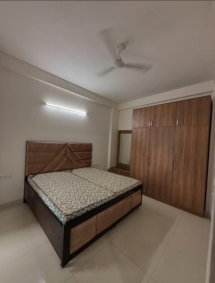 2.5 BHK + Servant Room Builder Floor For Rent in Building Floor 