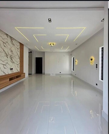 Building Lobby in 2.5 BHK Builder Floor at Sector 30 – for Rent