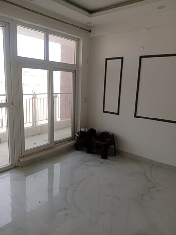 Room in 3 BHK Apartment at Ansals Sushant City – for Rent
