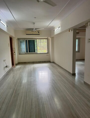 Room in 2 BHK Apartment at Vile Parle East – for Rent