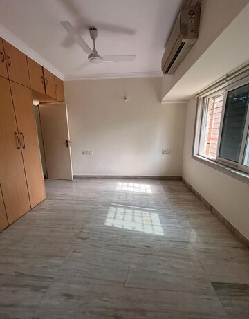 Room in 2 BHK Apartment at Vile Parle East – for Rent