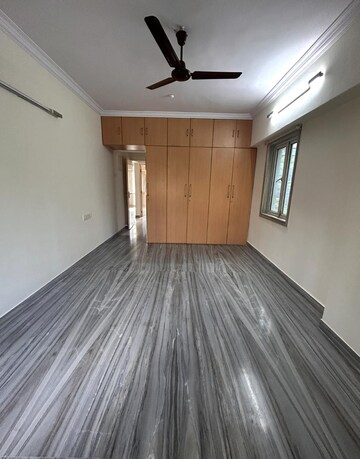 Bedroom in 2 BHK Apartment at Vile Parle East – for Rent