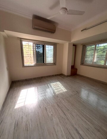 Room in 2 BHK Apartment at Vile Parle East – for Rent