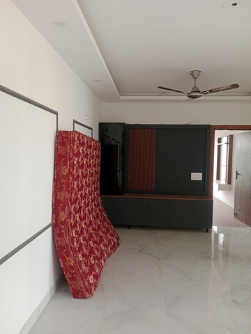 Room in 3 BHK Apartment at Ansals Sushant City – for Rent