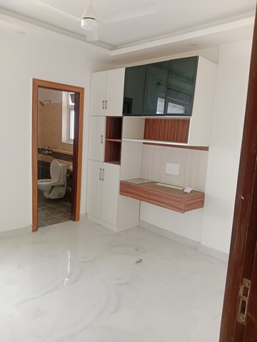 Room in 3 BHK Apartment at Ansals Sushant City – for Rent