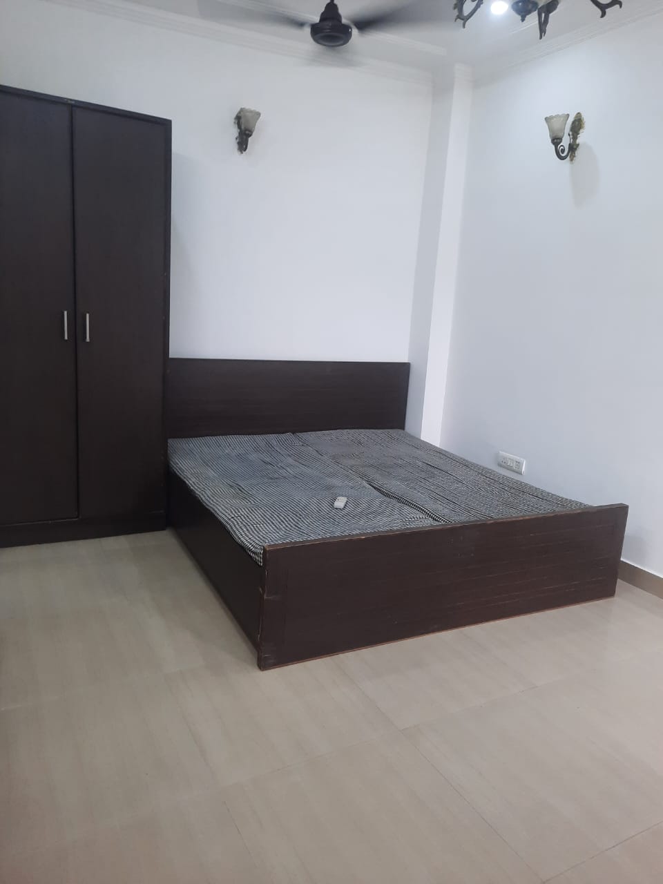 1 RkBuilder Floor For Rent in East of Kailash Block-B RWA