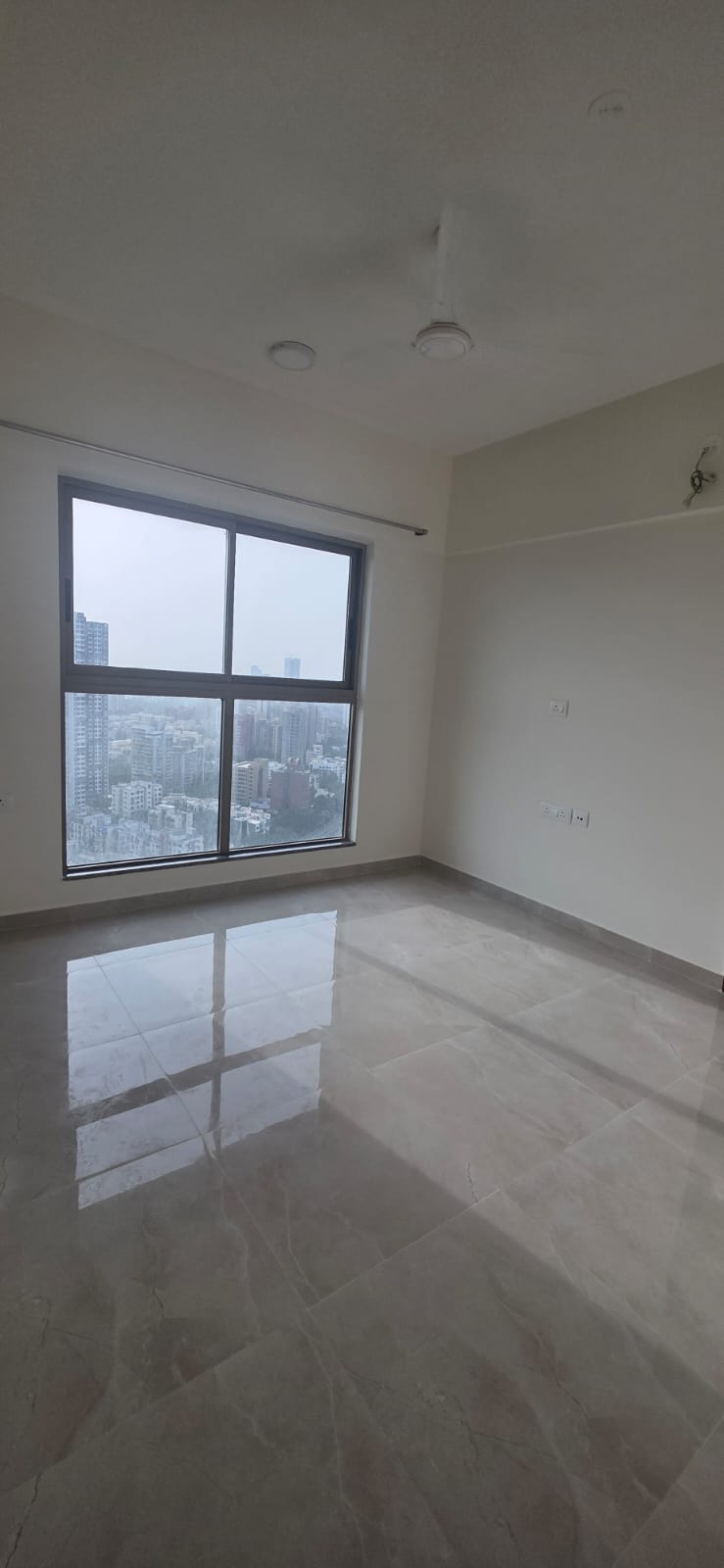 2 BHK + Extra Room Apartment For Rent in Sheth Irene