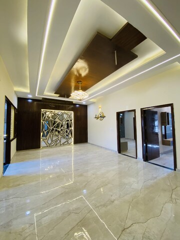 6 BHK Independent House For Sale in Sector 17