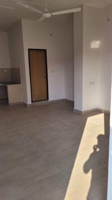 Room in 1 BHK Builder Floor at Thakurpur – for Rent