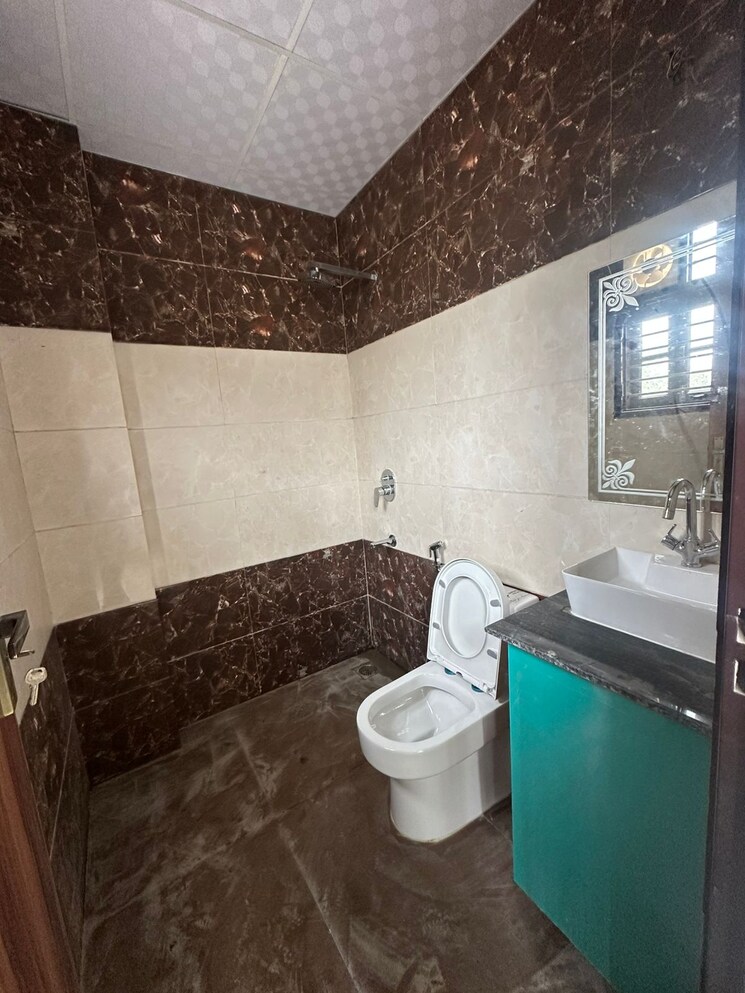 Bathroom, sector 51 2 Bedroom 997 Sq.Ft. Builder Floor In Sector 51 Gurgaon 8981093