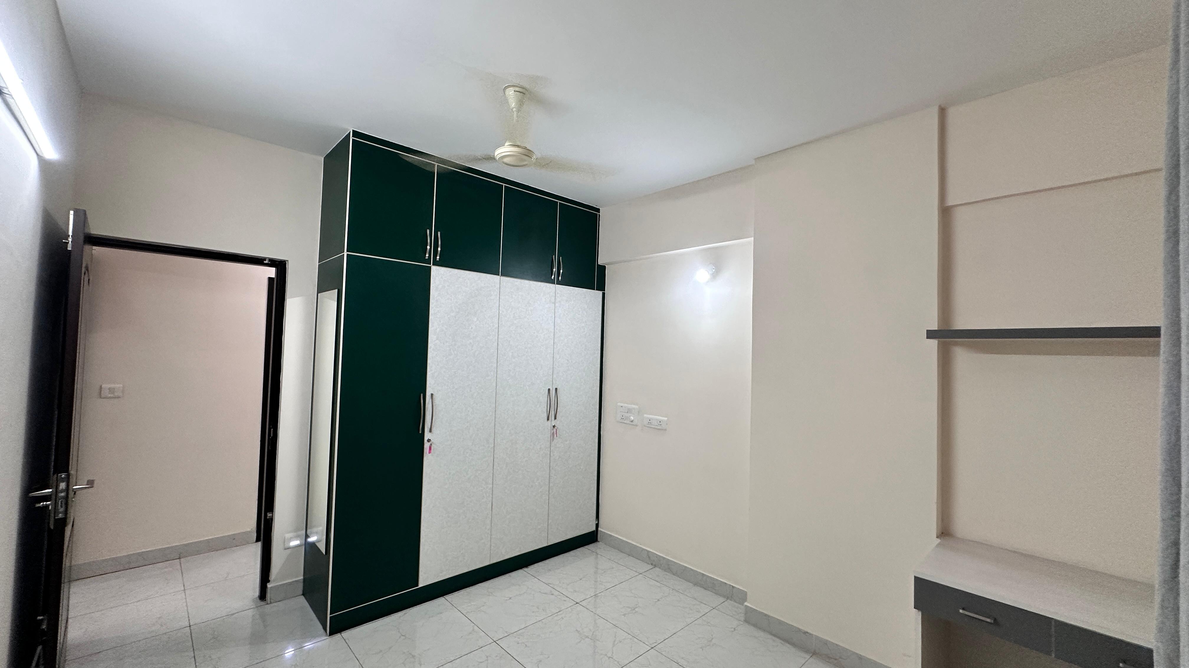2 BHK + Extra Room Apartment For Rent in Shriram Summitt