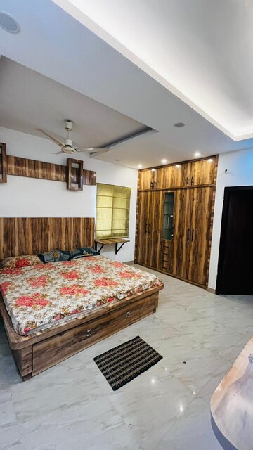 Bedroom in 3 BHK Apartment at Gomti Nagar – for Rent