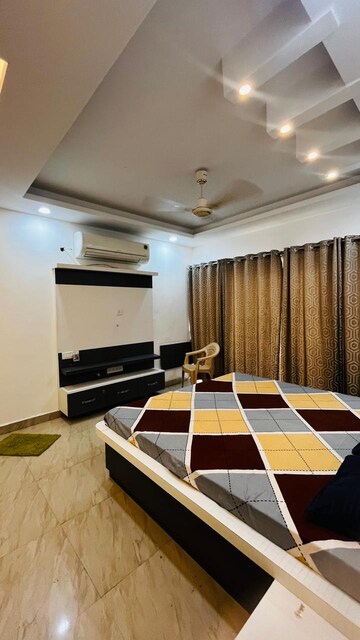 Master Bedroom in 3 BHK Apartment at Gomti Nagar – for Rent