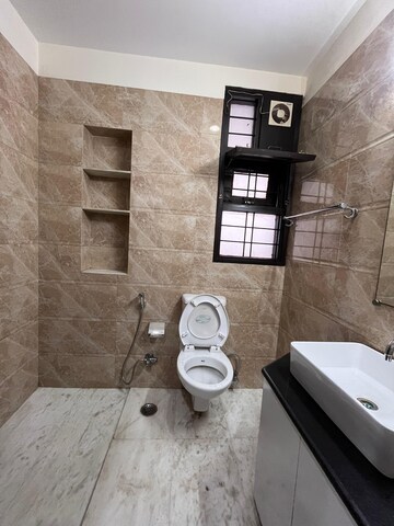Bathroom in 2 BHK Builder Floor at Sector 43 – for Rent