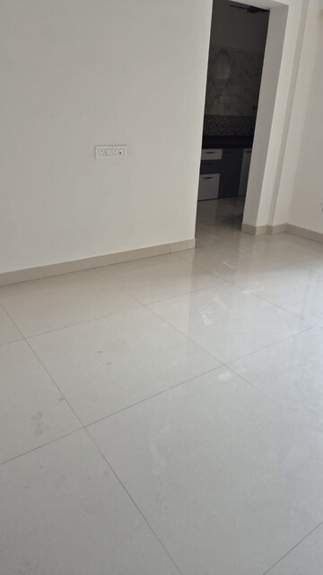 Room in 2 BHK Apartment at Group Seven Rushi Heights, Goregaon East – for Rent