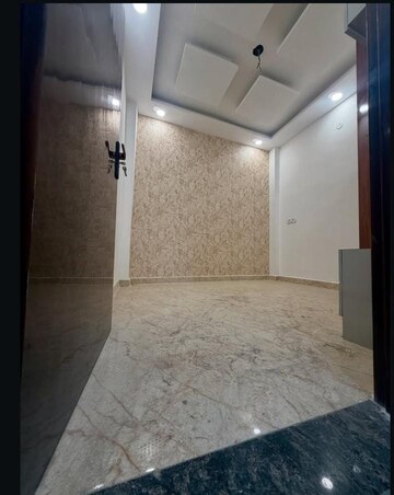 Bedroom in 2.5 BHK Builder Floor at Sector 33 – for Rent