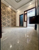 2.5 BHK + Servant Room,Extra Room 1800 Sq.Ft. Builder Floor in Building Floor 
