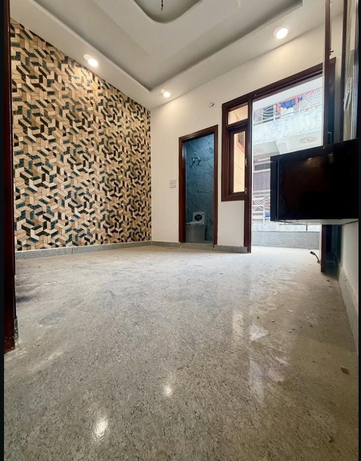 2.5 BHK + Servant Room,Extra Room Builder Floor For Rent in Building Floor 