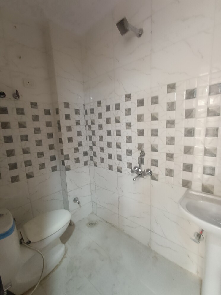 Bathroom, govindpuri 3 Bedroom 900 Sq.Ft. Builder Floor In Govindpuri Delhi 8981264