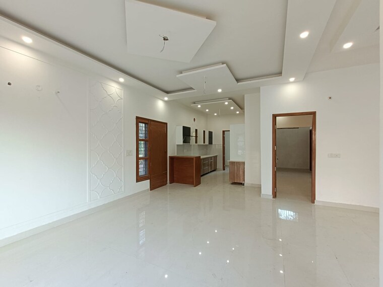 Room, sector 2 5 Bedroom 350 Sq.Yd. Independent House In Sector 2 Panchkula 8981269