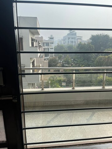 Balcony in 2 BHK Builder Floor at Sector 40 – for Rent