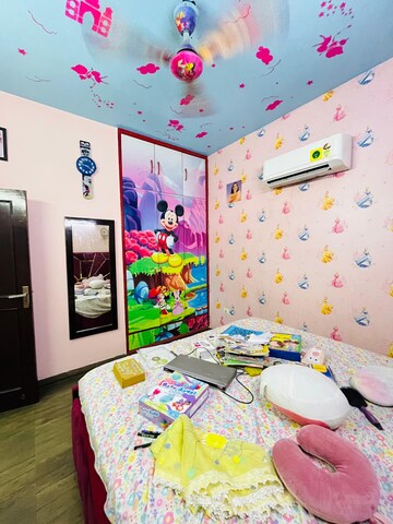 Bedroom in 2 BHK Builder Floor at Sector 40 – for Rent