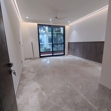Room in 4 BHK Apartment at Sector 49 – for Rent