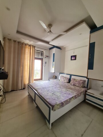 Bedroom in 3 BHK Builder Floor at Sector 57 – for Rent
