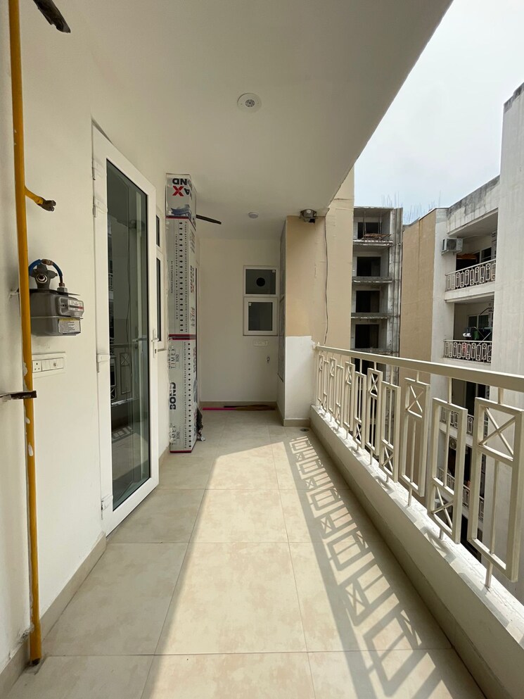 Balcony, vip road 3 Bedroom 1700 Sq.Ft. Apartment In Vip Road Zirakpur 8981460