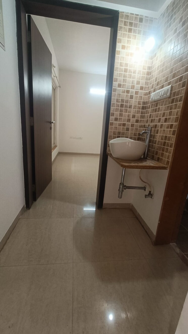 Bathroom, sangani-shrushti-enclave 3 Bedroom 1375 Sq.Ft. Apartment In Baner Pune 8981408