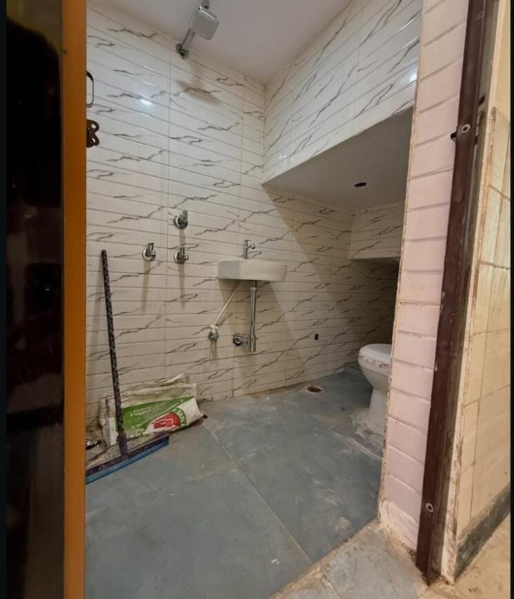 Bathroom, sector 35 3 Bedroom 3240 Sq.Ft. Builder Floor In Sector 35 Faridabad 8981422