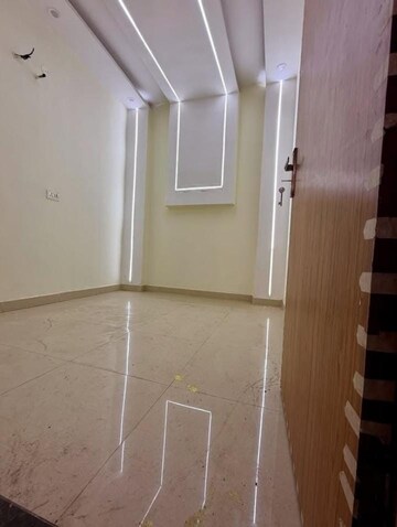Bedroom in 3 BHK Builder Floor at Sector 35 – for Rent