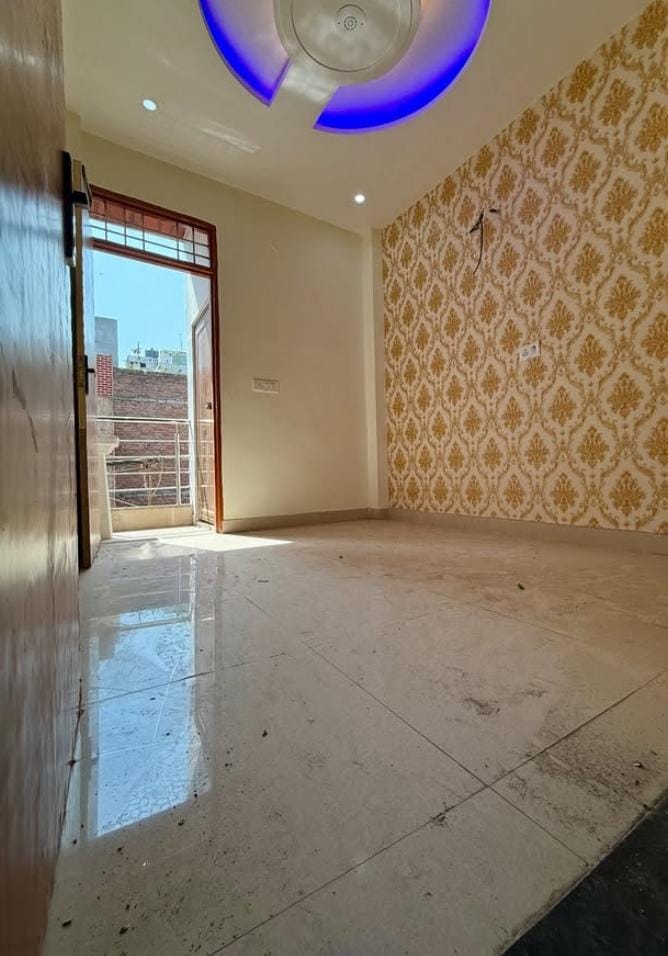 3 BHK + Servant Room,Extra Room Builder Floor For Rent in Building Floor 