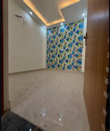 Room in 3 BHK Builder Floor at Sector 35 – for Rent