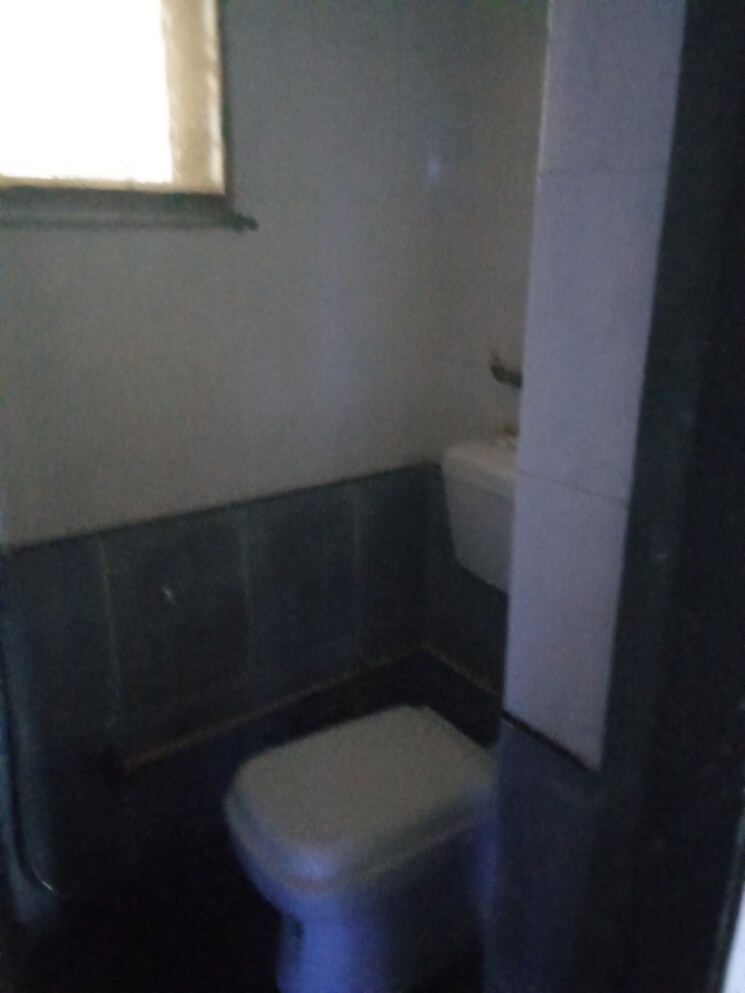 Bathroom, triveni-chs-goregaon 1 Bedroom 410 Sq.Ft. Apartment In Goregaon West Mumbai 8981458