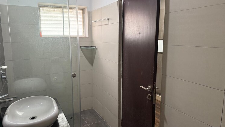 Bathroom, concrete-sai-sansar 3 Bedroom 1250 Sq.Ft. Apartment In Chembur Mumbai 8981432