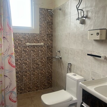 Bathroom in 3 BHK Builder Floor at SS The Lilac, Sector 49 – for Rent