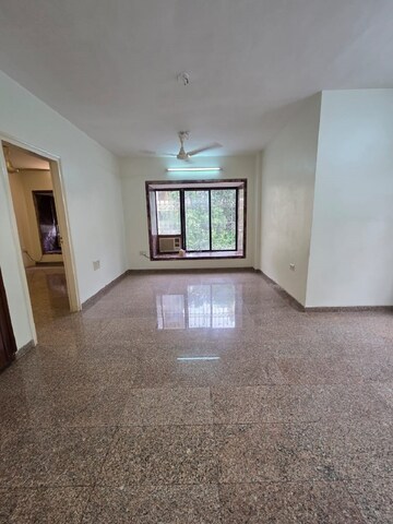 Room in 2 BHK Apartment at Khar West – for Rent