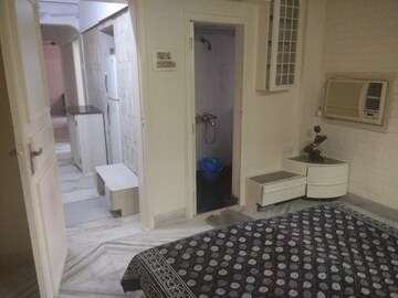 Bedroom in 2 BHK Apartment at Khar West – for Rent