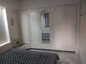 Bedroom in 2 BHK Apartment at Khar West – for Rent
