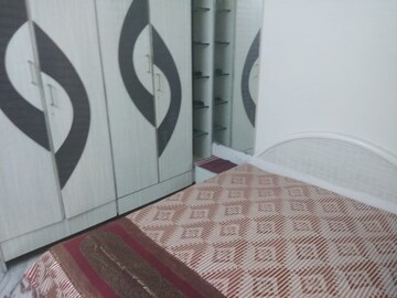 Bedroom in 2 BHK Apartment at Khar West – for Rent