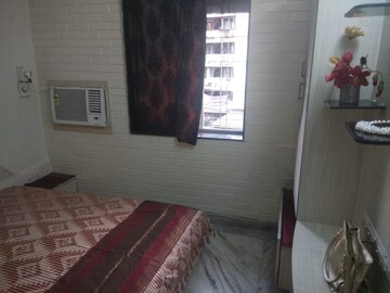 Bedroom in 2 BHK Apartment at Khar West – for Rent
