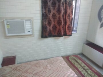 Bedroom in 2 BHK Apartment at Khar West – for Rent