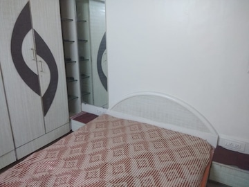 Bedroom in 2 BHK Apartment at Khar West – for Rent
