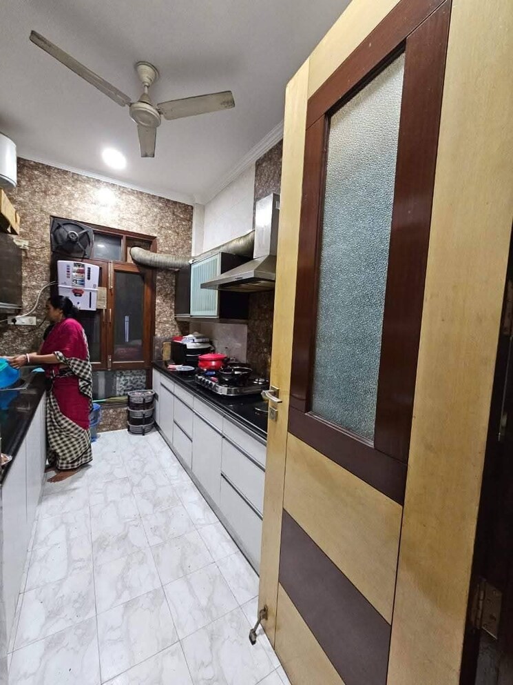 Kitchen, sushant lok i 3 Bedroom 1760 Sq.Ft. Builder Floor In Sushant Lok I Gurgaon 8981584