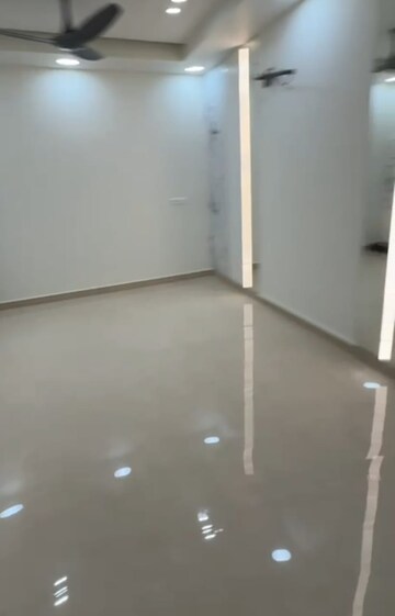 Room in 3 BHK Builder Floor at Parklands, Sector 85 – for Sale
